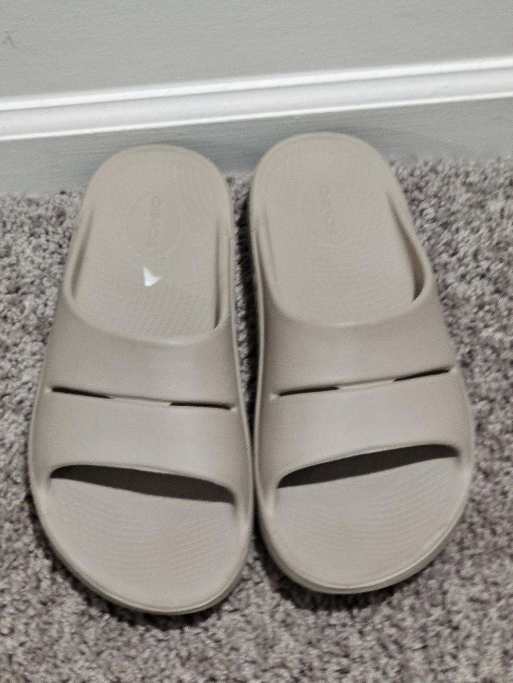 Oofos Slides Unisex Size 9Men Or 11 Women